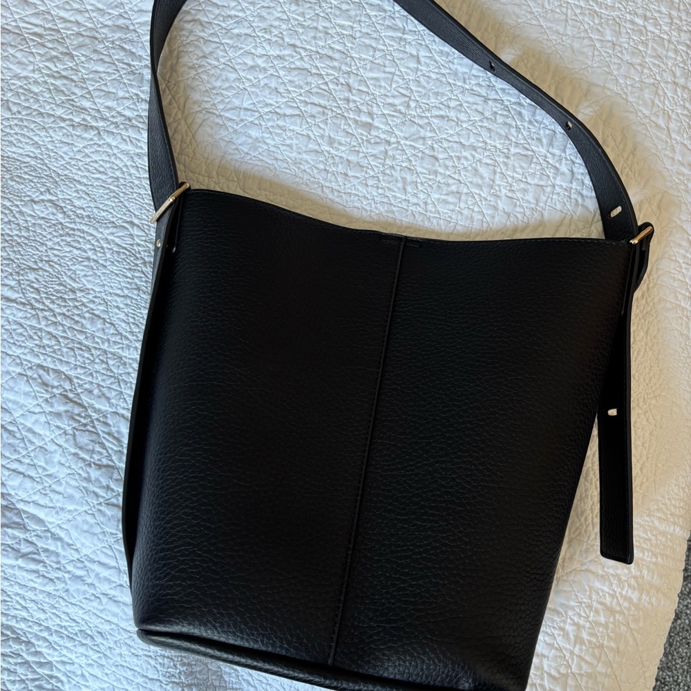 Elegant Black Leather Shoulder Bag